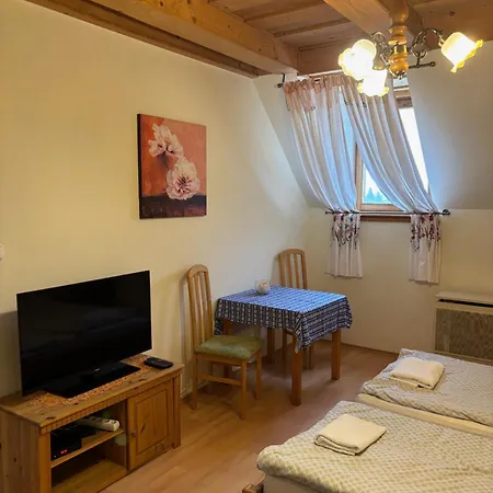 Bed & Breakfast Lobarat Panzio *