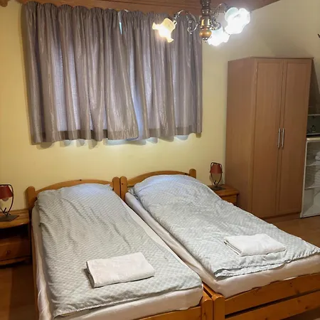 Bed & Breakfast Lobarat Panzio