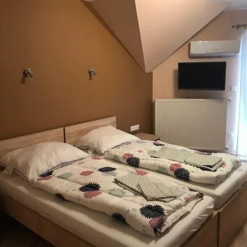 Lobarat Panzio Bed & Breakfast