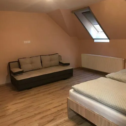 Bed & Breakfast Lobarat Panzio